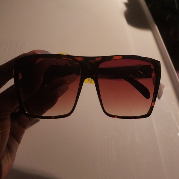 Large Square Sunglasses - Picture 3 of 5